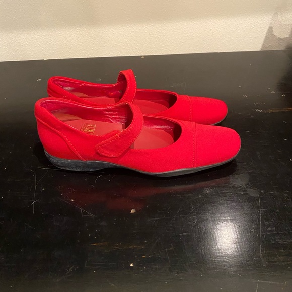 PRADA NWT VINTAGE MARYJANE RED FABRIC Size-7.5 - Picture 8 of 10